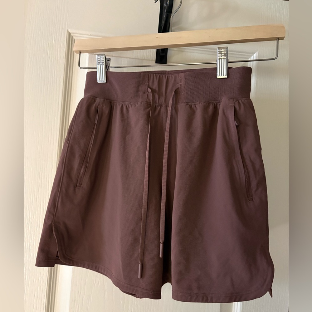 Lululemon License to Train HR Shorts 4” - Size 2